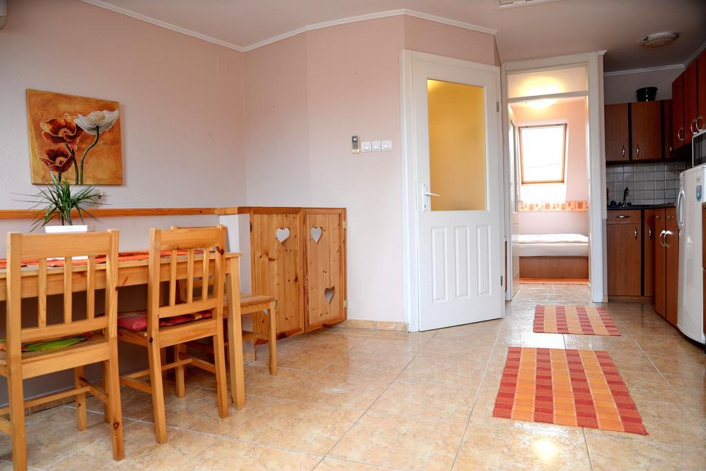 Abbazia Apartman Villa Gyula Ruang foto